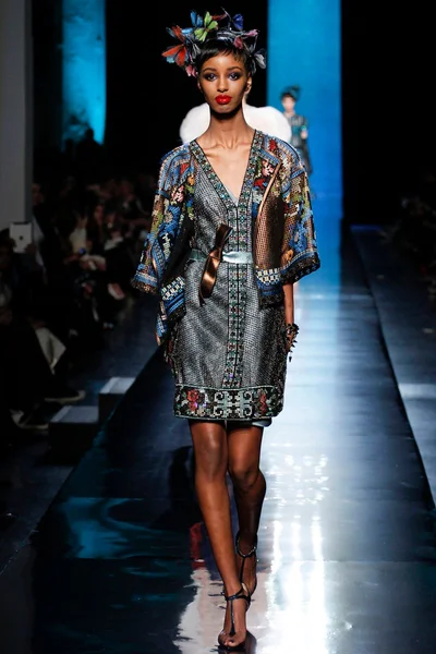 Look 19